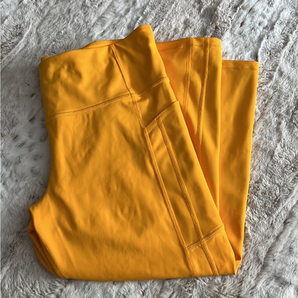 Athleta Ultimate Stash II Capri